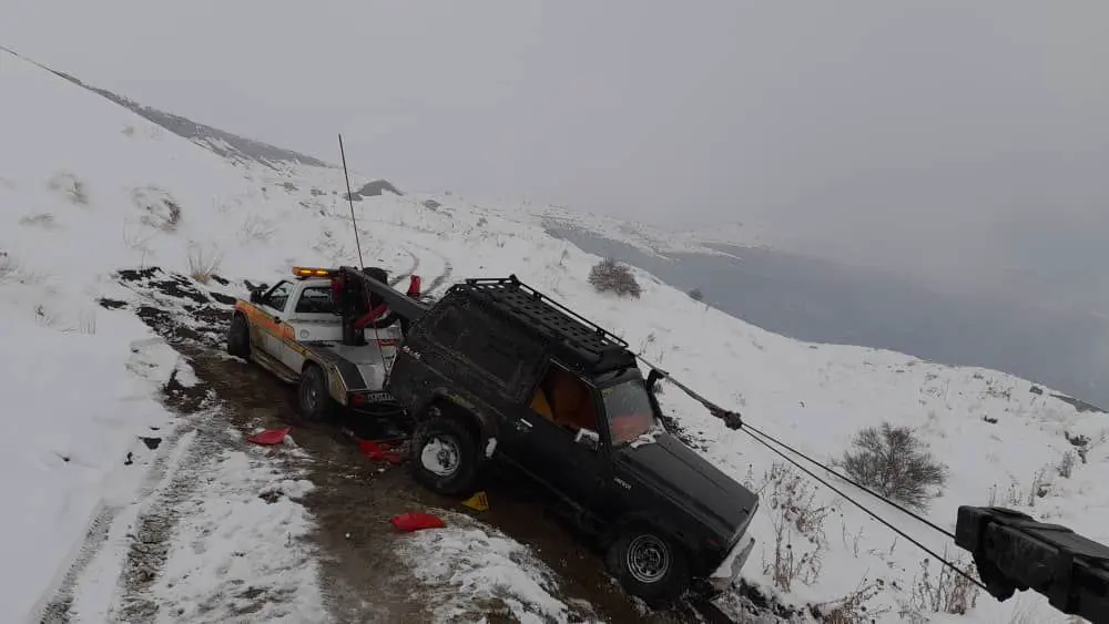 امداد جرثقیل در مسیر کوهستانی